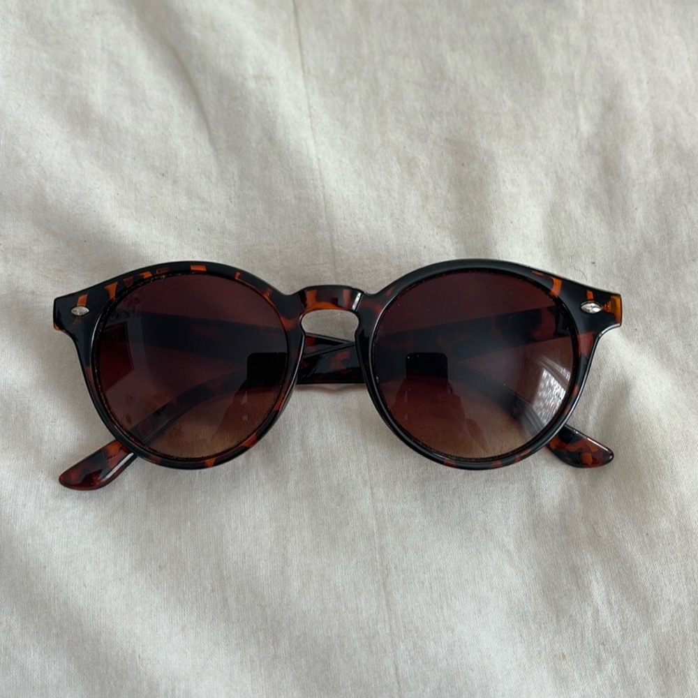 TORTOISE SUNGLASSES